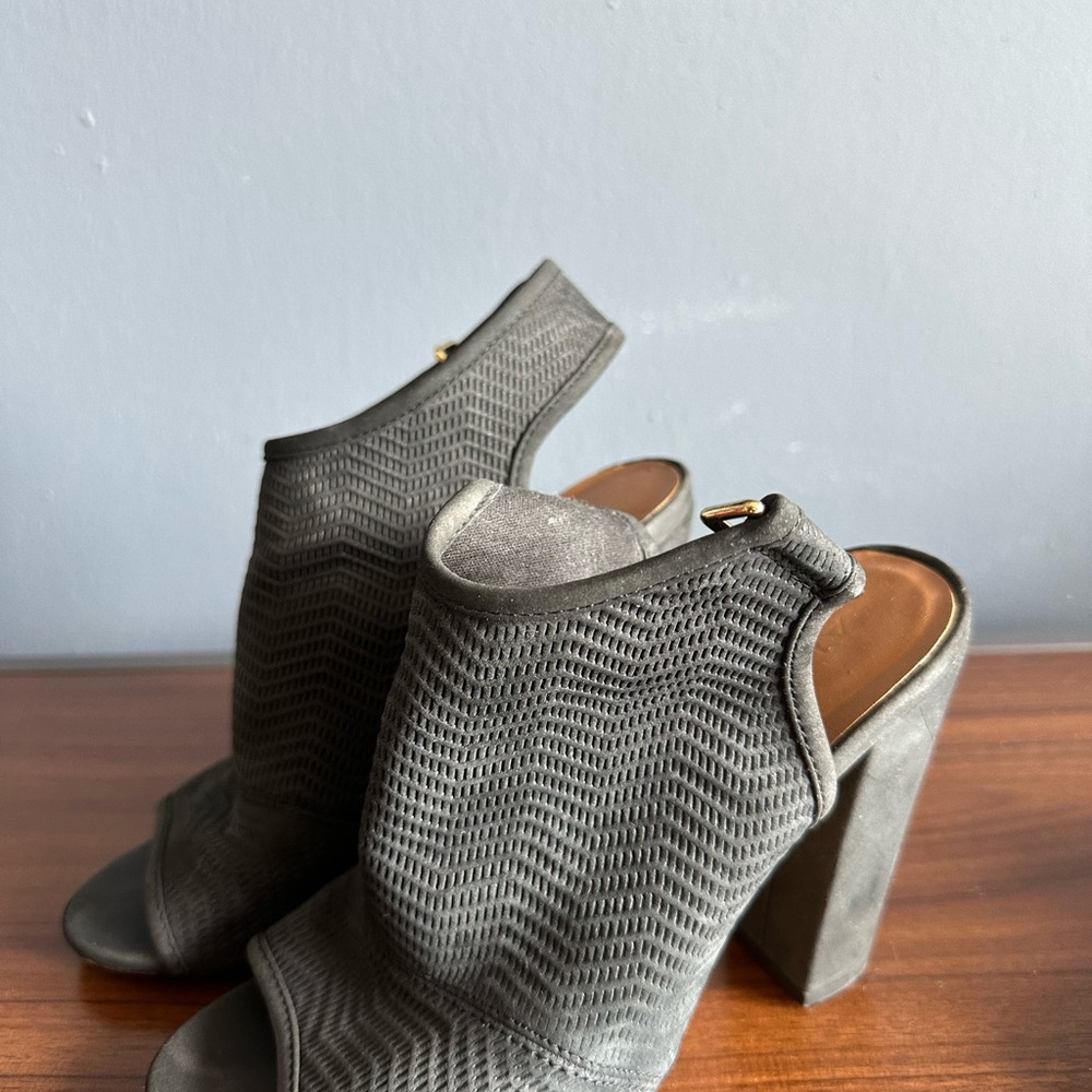 Elegant Gray Women's Heels